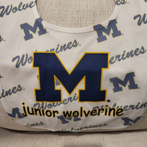 Michigan Wolverines Bib - Picture 2 of 4